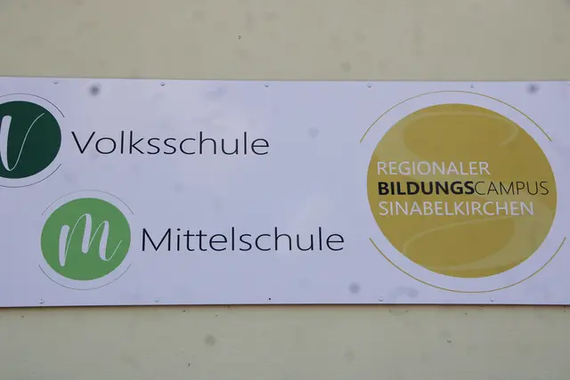 Der Bildungscampus Sinabelkirchen ist wieder mit der Eröffnung der Kinderkrippe gewachsen. | Foto: Josef Hofmüller