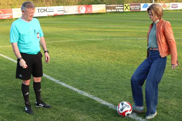 Den Matchball stellte die Elixier Apotheke in Stainz zur Verfügung