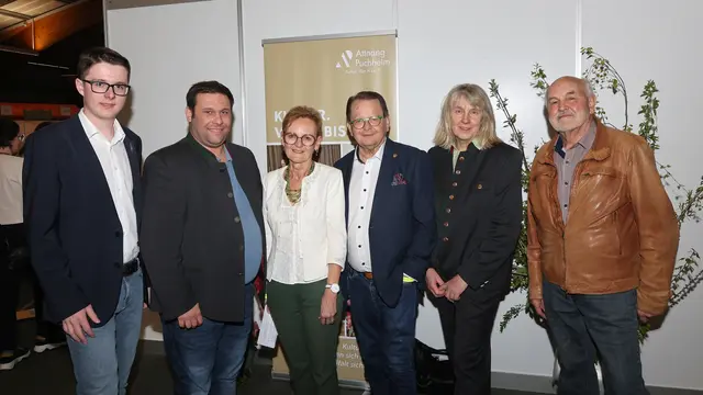 Die Weinbauern Florian Kaiser und Armin Rogl, Vizebürgermeisterin Erika Fehringer, Vizebürgermeister Ernst Ennsberger, Organisatorin Elisabeth Nussbaumer und Alois Nagl (v.l.).  | Foto: Helmut Klein