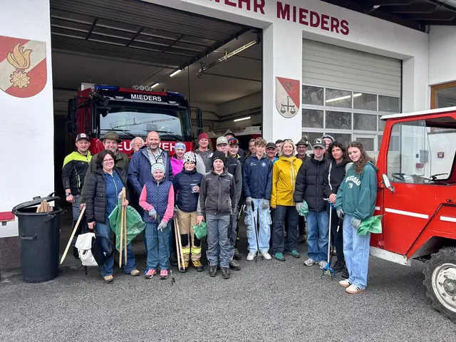 Auch in Mieders helfen Vereine und Privatpersonen zusammen, wenn es um die Müllbeseitigung geht.  | Foto: Edith Stern
