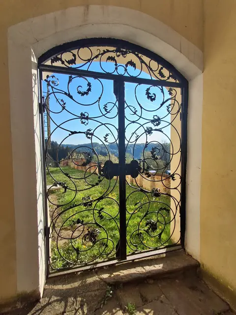 Schauen durchs schöne Fenster und | Foto: Gold Michaela