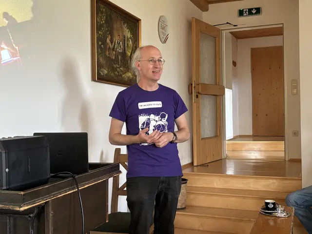 Er steht hinter dem Treffen: Norbert Siller, Lehrer am BRG Kepler in Graz und Leiter der Astronomiekurse. | Foto: MeinBezirk/Katrin Löschnig