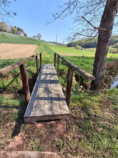 Über nette Brückerl geht's weiter | Foto: Gold Michaela