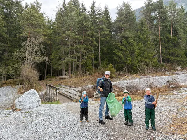 Kleine Helden der Umwelt in Neustift unterwegs. | Foto: Stubai klaubt auf