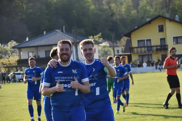 Torschütze Benjamin Hupfer und Kapitän Benjamin Bogad freuten sich über das verdiente 1:1. Am Ende wurde es ein 4:1-Erfolg. | Foto: MeinBezirk/Michael Strini