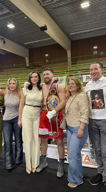 Bernardin Jakajs Unterstützer freuen sich mit ihm!