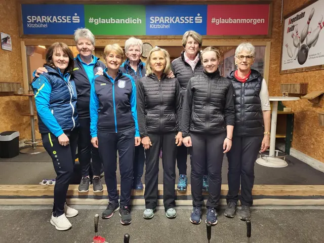 Alle Beteiligten vl EC Reith; Gertraud Adelsberger, Maresi Ecker, Waltraud Reiter, Anni Brugger, ESC Jochberg; Christl Krimbacher, Hildegard Erber, Natalie Aberger und Anni Wurzenrainer. | Foto: EC Reith