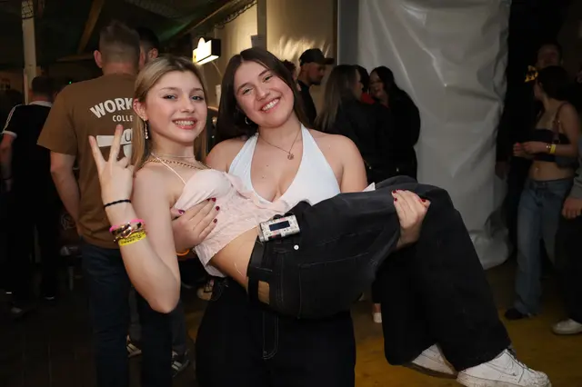 Celine und Emma haben jede Menge Spass im Toxxic Beats. | Foto: Markus Bäumler/zema-medien.de