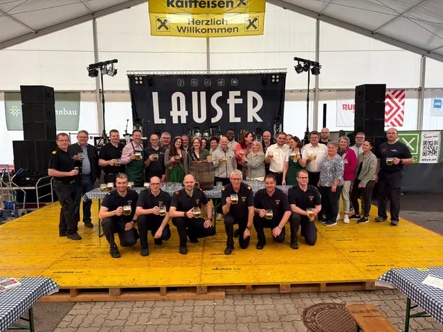 Gruppenfoto mit allen Ehrengästen beim Feuerfest in Ober-Grafendorf. | Foto: Jana Zuser