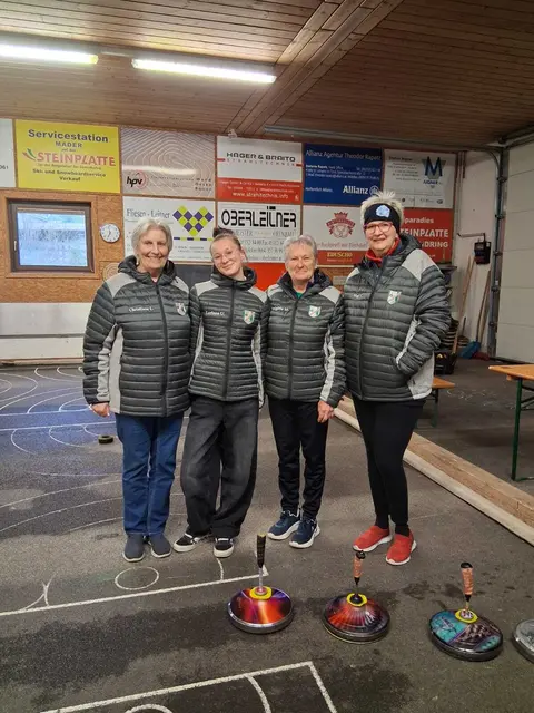Sorgten für Hochspannung Christiane Larcher, Larissa Unterberger, Brigitte Müller und Sieglinde Inwinkl ESV Erpfendorf.  | Foto: Brigitte Müller