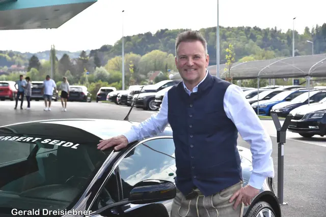 Herbert Seidl bei der Eröffnung  | Foto: Gerald Dreisieber