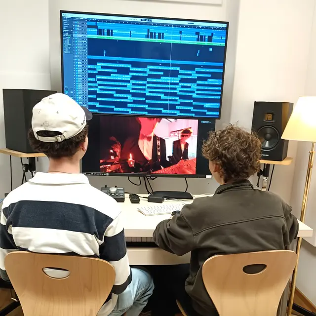 Die Schülerinnen und Schüler vom Borg Bad Radkersburg coverten den Song „Where Is My Husband“ und drehten ein Video dazu. | Foto: Borg Bad Radkersburg