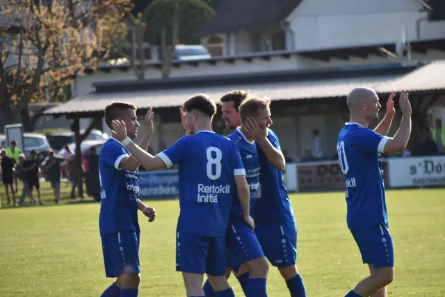 Jabings Kicker drehten kurz vor der Pause das Match mit einem Doppelschlag und legten nach dem Seitenwechsel nach. | Foto: MeinBezirk/Michael Strini