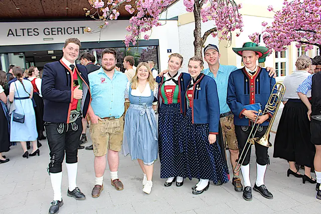 Bunte Gruppe aus Stainach und Umgebung