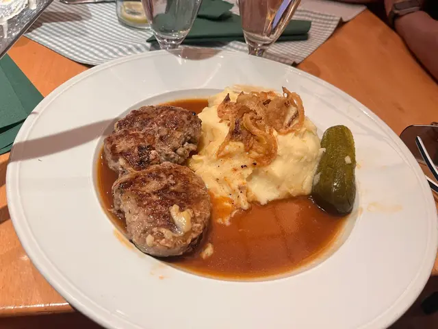 Die faschierten Laibchen danach waren sowas von verdient.  | Foto: Bernd Dorner