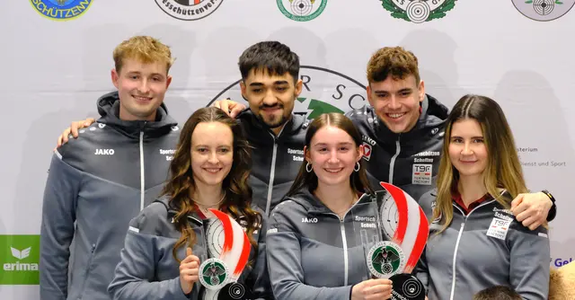 Große Freude bei den Schützen der Gilde in Scheffau über den Gewinn des Titel des Bundesliga-Meisters 2026 mit dem Luftgewehr bei den Finalbewerben in Altach / Vorarlberg. | Foto: Tina Neururer / ÖSB