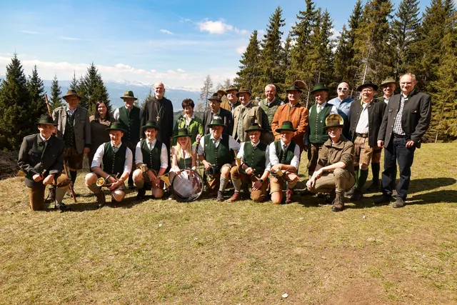 Wanderung zur aufgehenden Jagd am Tremmelberg verbindet Tradition, Natur und Gedenken
