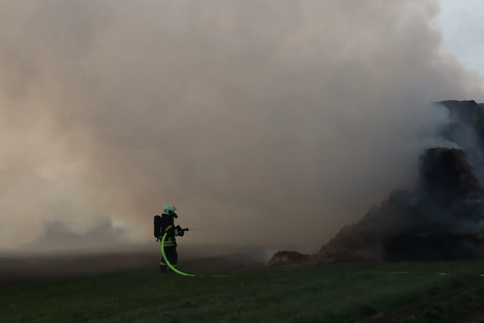 Difficult firefighting efforts: Several straw bales catch fire near ...