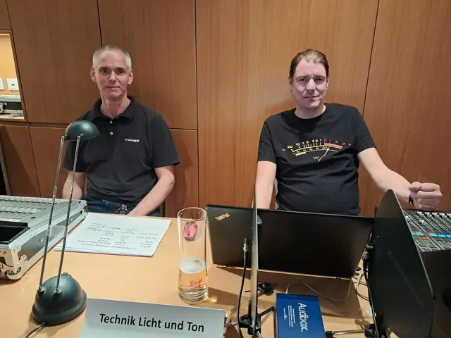 Waren für Licht und Ton zuständig: Sascha Kovacs und Michael Haberhauer | Foto: Binder