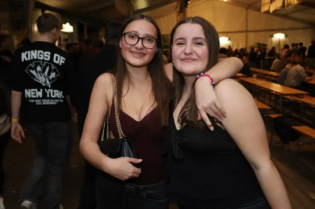 Anna und Katharina sind Besties und gehen zusammen auf jede Party. | Foto: Markus Bäumler/zema-medien.de