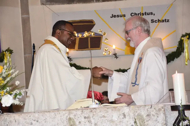 Großes Begrüßungsfest in Bad Kreuzen für den neuen Pfarrer Dr. Paulinus Anaedu aus Nigeria.  | Foto: Robert Zinterhof