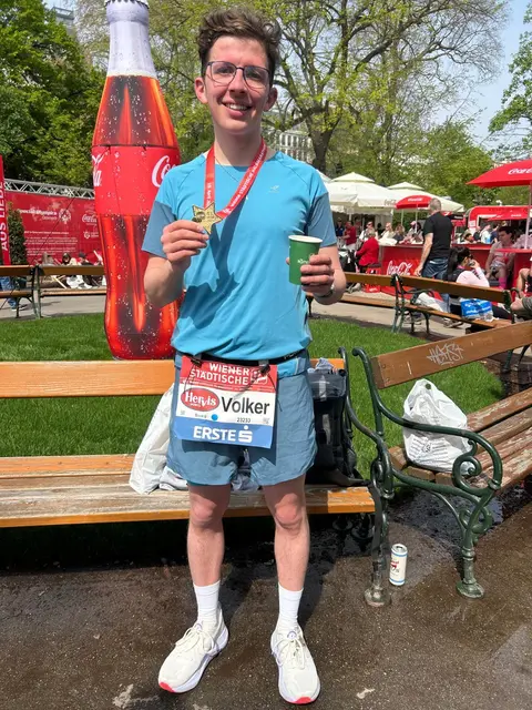 Volker Dorner präsentiert seine Medaille | Foto: Gurdun Dorner