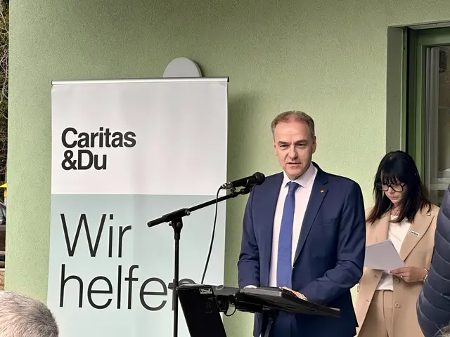 Landesrat Leonhard Schneemann bei seiner Ansprache zu Beginn der Eröffnungsfeier. Beim anschließenden Tag der offenen Tür konnten sich die Besucherinnen und Besucher selbst ein Bild verschaffen. | Foto: Lisa Stöckl