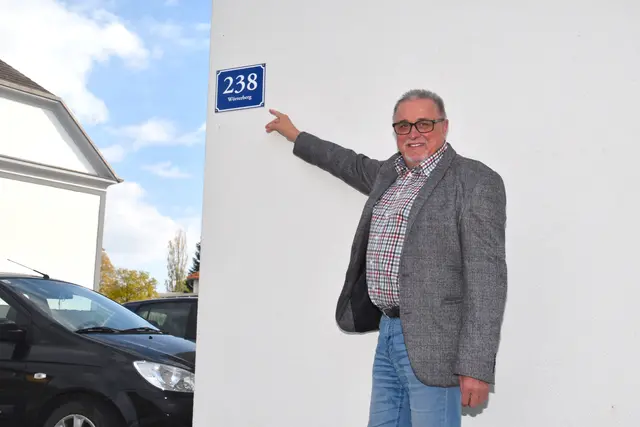 Die bestehenden fortlaufenden Hausnummern (Bild) werden 2022 durch Straßennamen und neue Hausnummern ersetzt, berichtet Bgm. Kurt Wagner. | Foto: Martin Wurglits