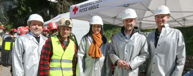 Beobachter: Bürgermeisterin Victoria Weber mit LA Dominik Mainusch, Vize-Bgm Martin Wex und Florian Ledermair.
