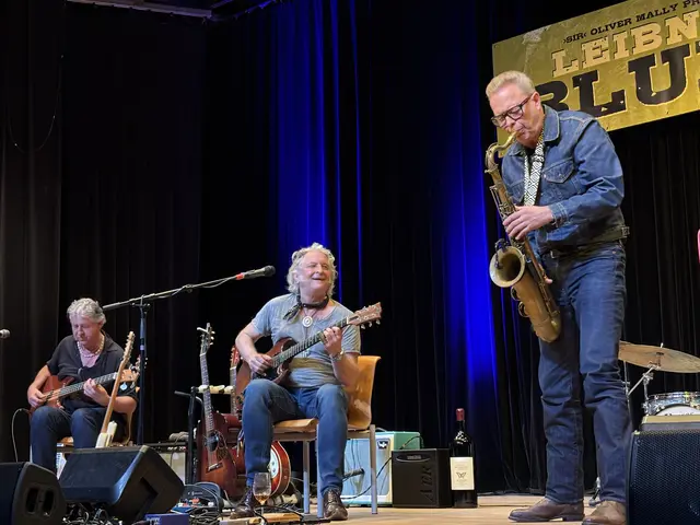 Mitreißendes Finale: "Sir" Oliver Mally (Mitte) mit Peter Schneider (l.) aus München und Thomas Feldmann aus Münster begeisterten das Publikum im Kulturzentrum Leibnitz. | Foto: MeinBezirk/Waltraud Fischer