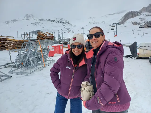 Anna Kurz und Miriam Walser (TVB Paznaun-Ischgl) | Foto: Monika Hammerl