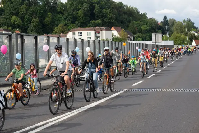 Bei der Kidical Mass führt die Strecke zum bunten Klimafest