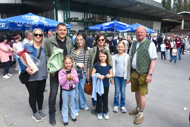 Ein ganzer Ort feierte mit Bauunternehmen Pierer