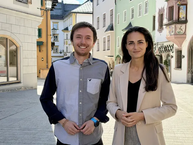 Grüne-Bezirkssprecher Matthias Schroll und NR Barbara Neßler bei der Pressekonferenz in Kitzbühel. | Foto: Johanna Bamberger
