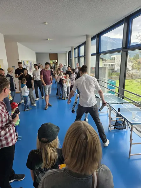 Zahlreiche Besucherinnen und Besucher nutzten den MINT-Mitmachtag an der Mittelschule Golling, um Technik und Innovation an verschiedenen Mitmach-Stationen kennenzulernen. | Foto: SPÖ Golling