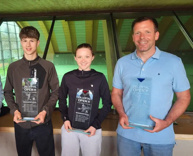 Fabian Wibmer, Sophia Geisler und Stefan Hackl (alle TC Mayrhofen) räumten beim Zillertal Open ab.  | Foto: privat