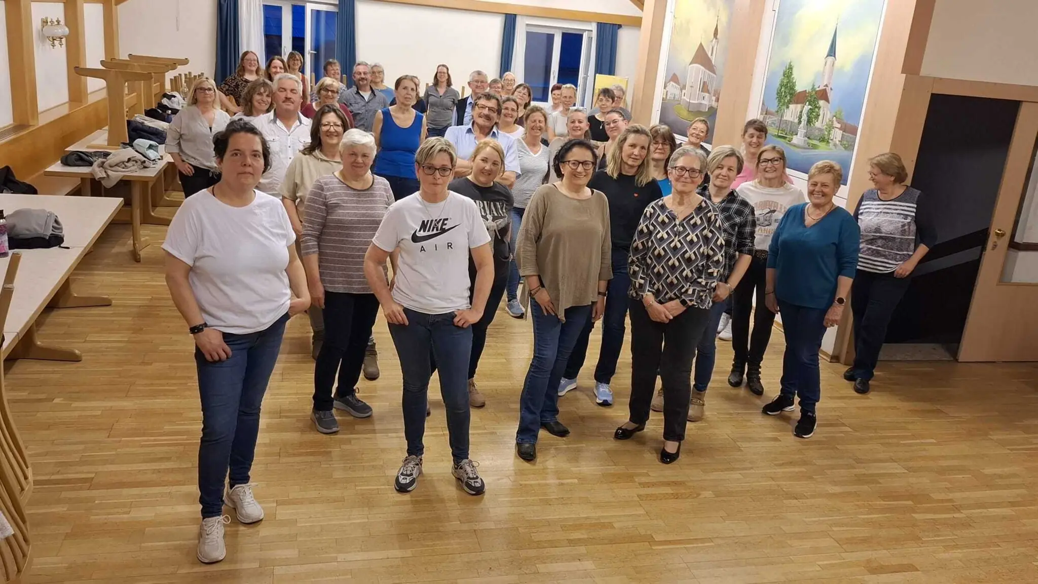 Langau dances: Line dance trial class draws a large crowd - Horn