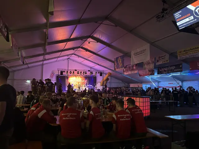 Ausgelassene Stimmung im Festzelt – gefeiert wurde bis spät in die Nacht. | Foto: Andrea Karrer