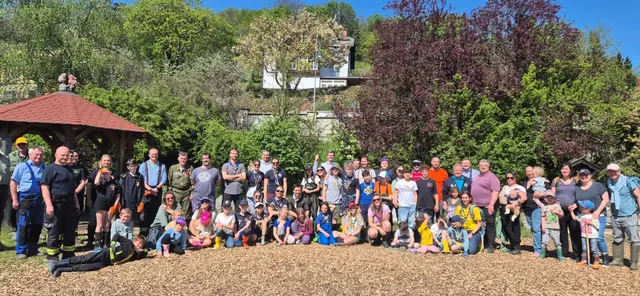 Etwa 60 Engagierte sorgte für saubere Gewässer in Weidling. | Foto: Stdgm. Klosterneuburg