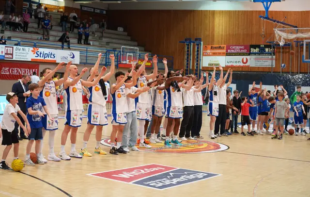 Die Gunners durften über den ersten Sieg im Viertelfinale jubeln. | Foto: Basketball Austria/Thomas Werchota