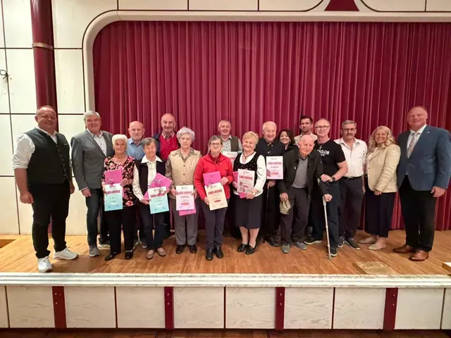 Die geehrten Mitglieder mit den Ehrengästen | Foto: Privat