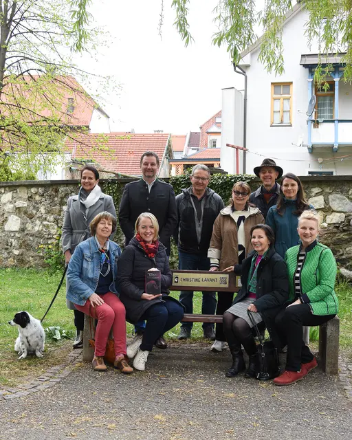 Kulturreferentin Vzbgm. Michaela Lientscher, Stadtrat Josef Steinkellner (stehend, von links) und Vorstandsmitglieder der CLG mit Präsidentin Erna Kienleitner (sitzend, 2. von rechts) | Foto: Stadtgemeinde Wolfsberg