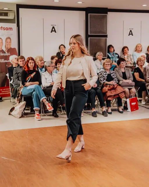 Erfolgreicher Saisonstart – Modenschau begeistert 300 Gäste
