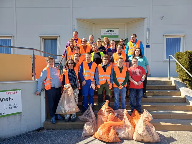 Caritas Recycling hilft bei Flurreinigungsaktion in Vitis