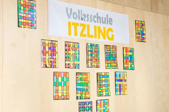 Bis zum Jahr 2029 soll der bestehende straßenbegleitende Anbau der Volksschule Itzling abgebrochen und durch einen GTS-geeigneten Neubau ersetzt beziehungsweise erweitert werden. | Foto: Stadt Salzburg/Anna Pirato