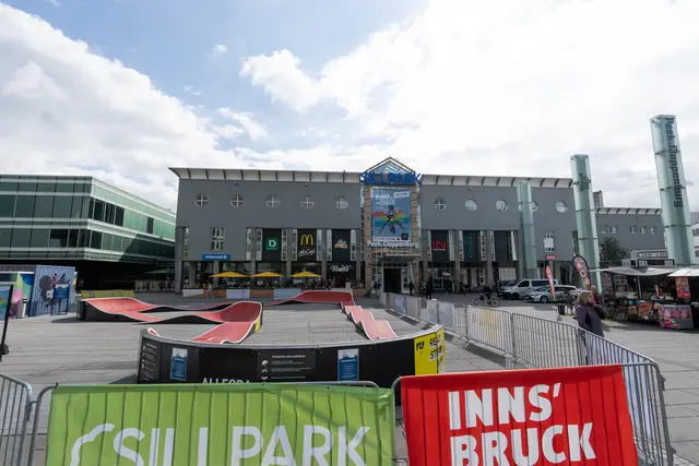 Der Pumptrack bietet bis 15. Mai Jung und Alt die Gelegenheit, die eigene Fahrtechnik gezielt zu verbessern. | Foto: Laurin Joast/eljotmedia