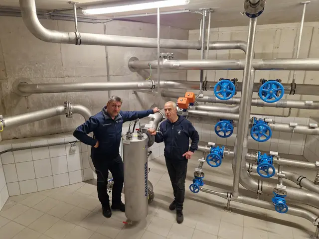 "Wir sind im Endspurt und haben die Zielflagge in Sicht", freuen sich Bürgermeister und Wassermeister unisono.