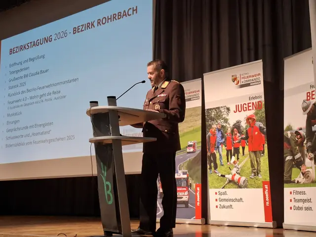 Bezirks-Feuerwehrkommandant Thomas Stockinger blickt auf ein erfolgreiches Arbeitsjahr zurück.  | Foto: Helmut Eder