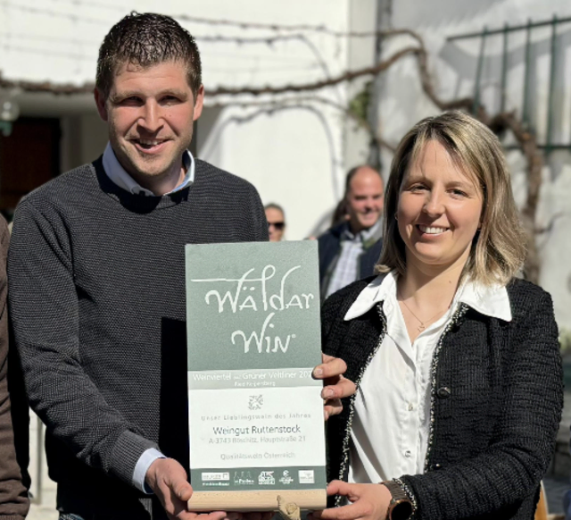 Nach dem Florianiwein-Erfolg holt sich der Röschitzer Winzer Mathias Ruttenstock auch den „WäldarWin“ 2026 im Bregenzerwald. | Foto: Markus Kahrer