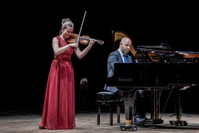 „Introduktion“ und „Rondo Capriccioso“ von Saint-Saens – dieses virtuose Werk präsentierte Hannah Rief aus Mils (Landessiegerin Kategorie Geige, Altersgruppe IV Plus). | Foto: Land Tirol/Kary Sophie